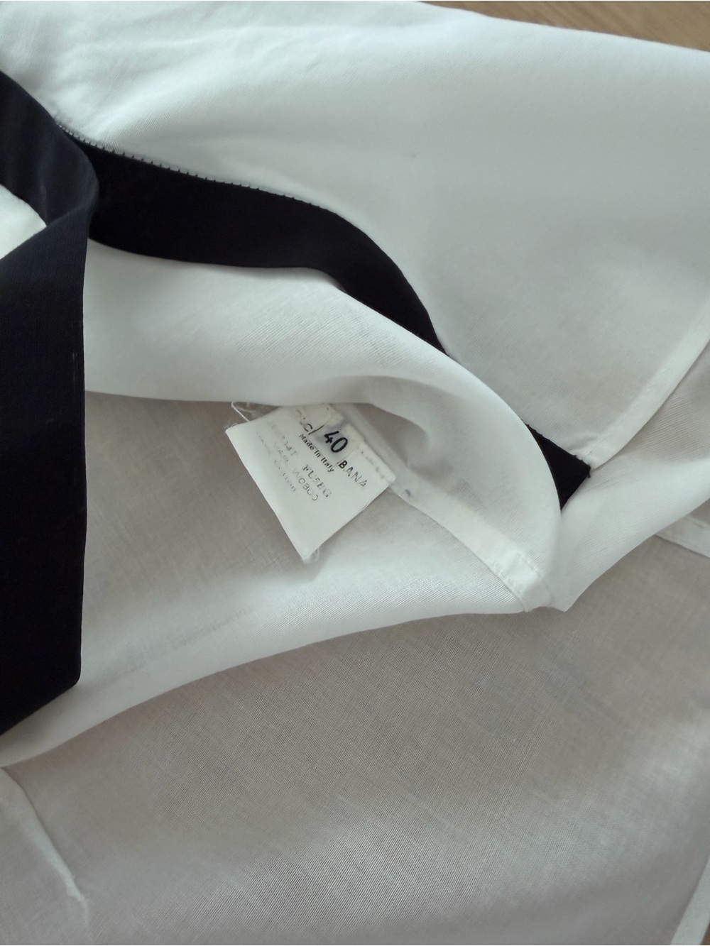 Dolce & Gabbana White Button-Up Shirt with Black Trim - Picture 6 of 7